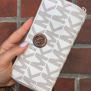 Michael Kors Wristlet/Wallet